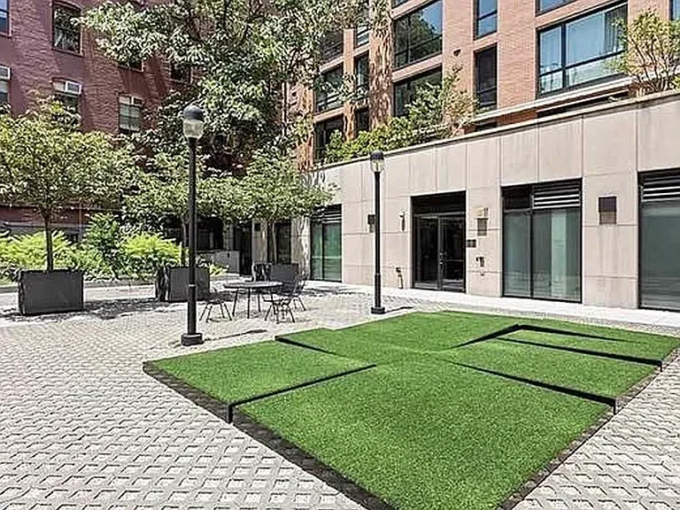 540 W 28th St #7C — Photo 12