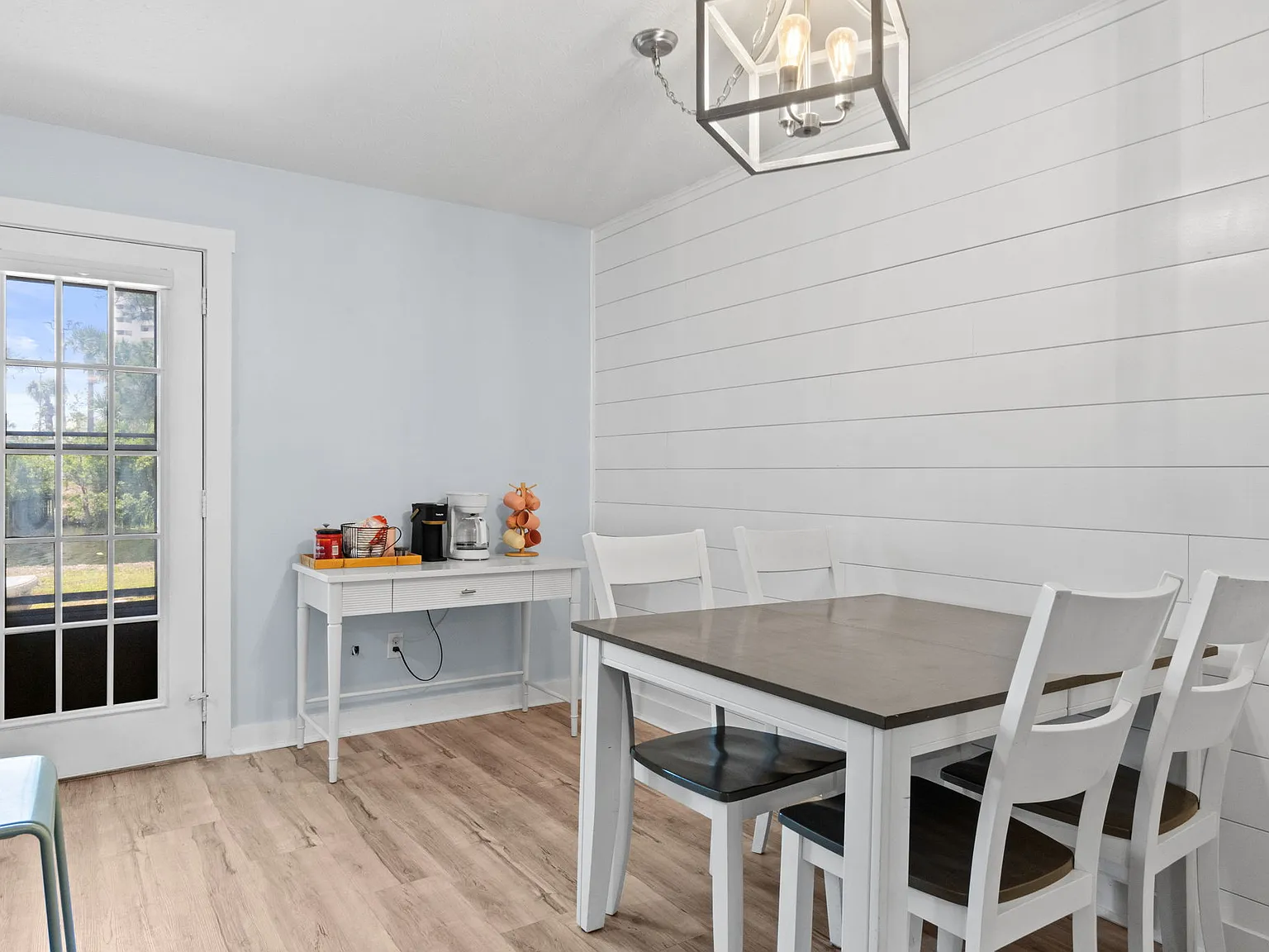 2 bed, 1.5 bath, 972 sqft, $2,200 — Photo 3