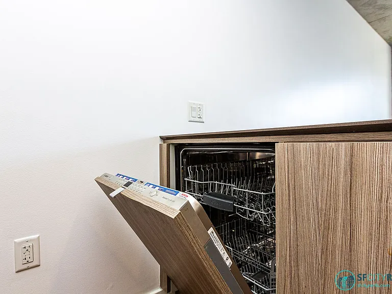 45 Bartlett St #413 — Photo 8