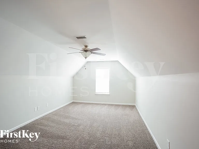 104 Tasman Dr — Photo 11