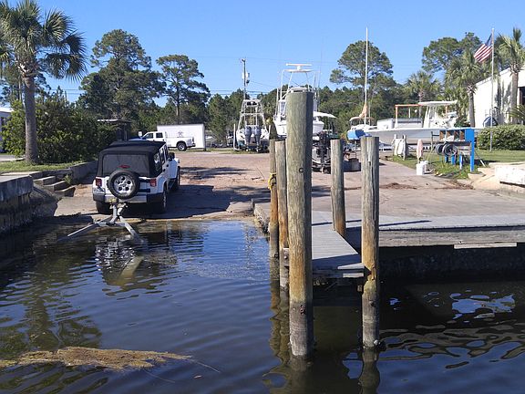 Boat launch 1 minute away