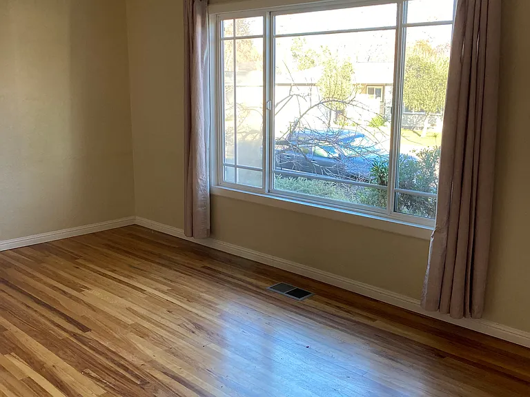 146 Carolyn St — Photo 3