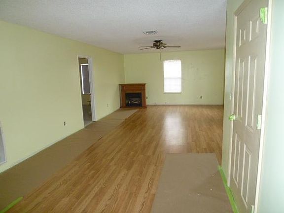4th image of 388 Valley Ln