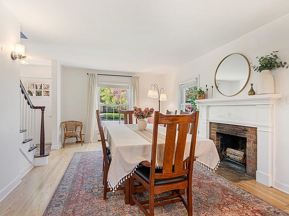 5th image of 1026 W Calumet St
