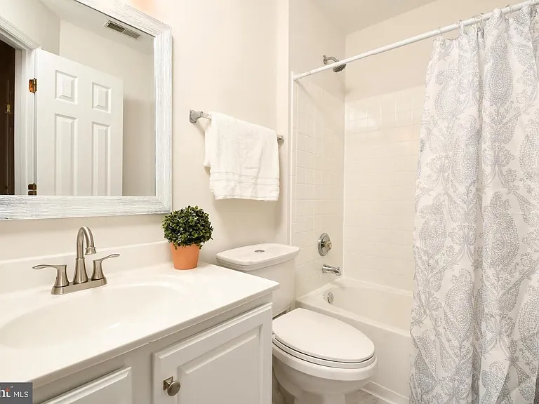 3802 Koval Ln — Photo 18