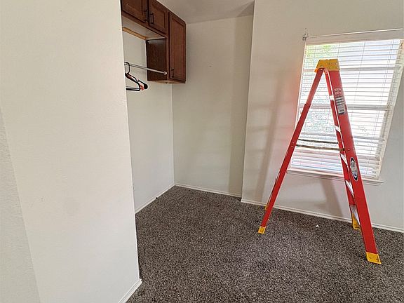 4th image of 4724 Maple Hill Dr