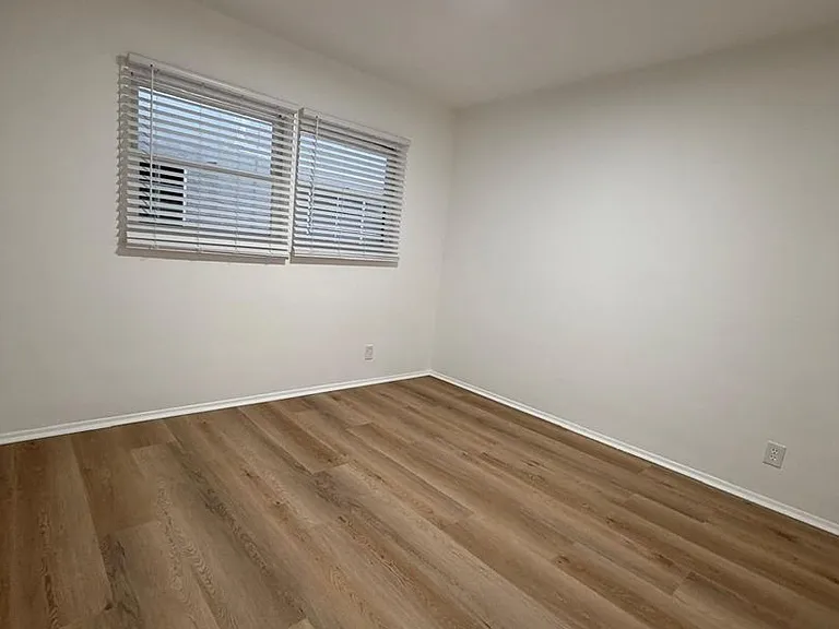 935 N Louise St — Photo 5