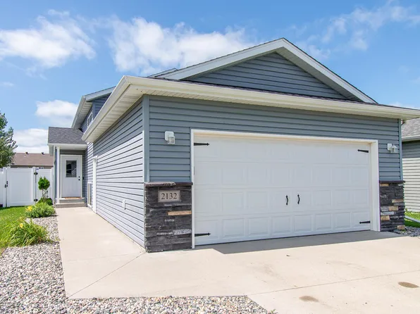 2132 Admiral Dr W, West Fargo, ND 58078