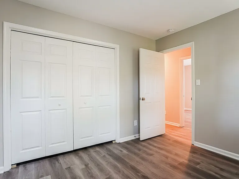 1011 Laurens Way — Photo 14
