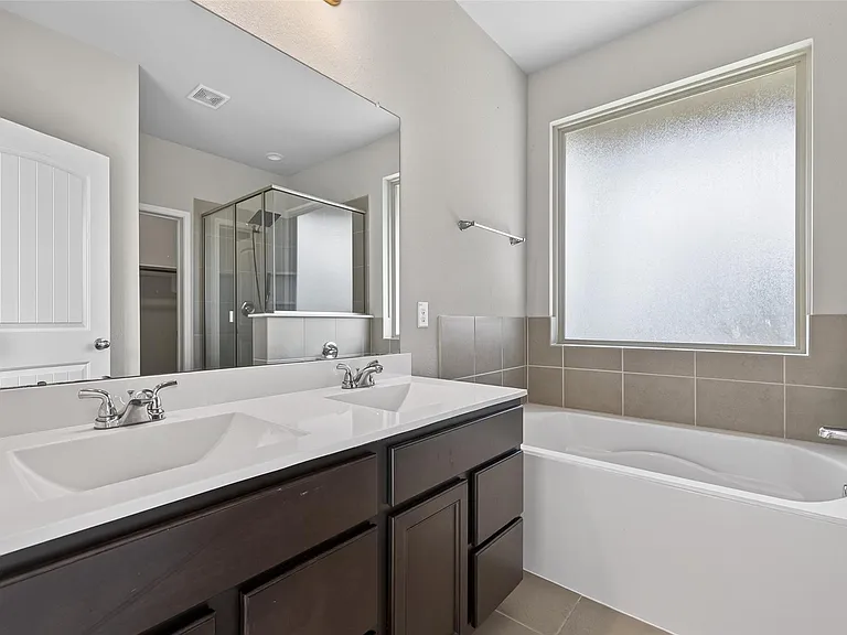 2519 Northern Great White Ct — Photo 22