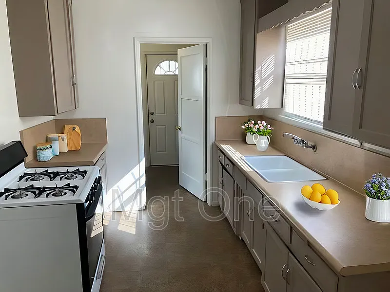 3 bed, 2.0 bath, 1338 sqft, $2,950 — Photo 3