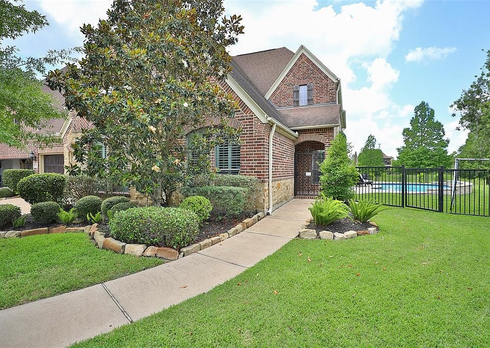 Welcome to 1202 Maroon Lane.