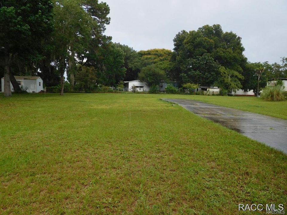2nd image of 3913 N Roscoe Rd