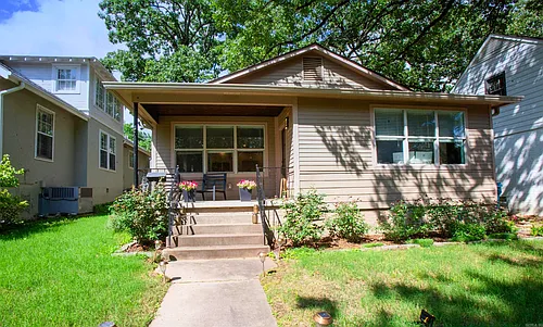 325 Midland St Photo 1