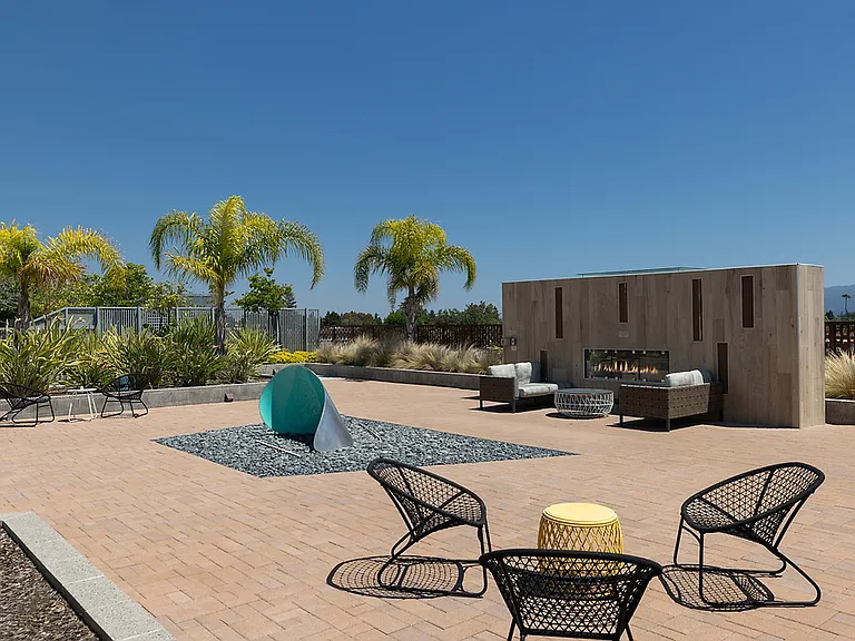 Mylo Santa Clara — Photo 31
