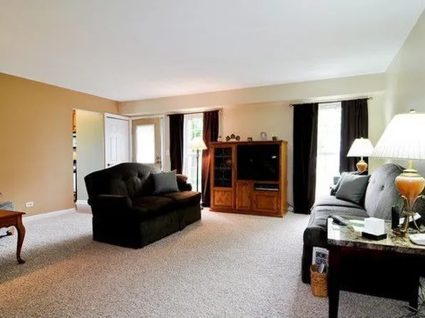 2685 Waterford Ct, Aurora, IL 60502