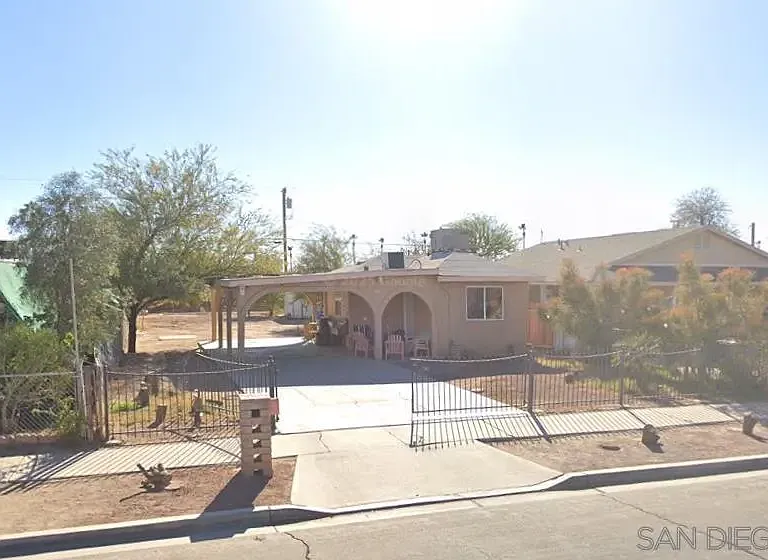 209 E Orange Ave — Photo 3