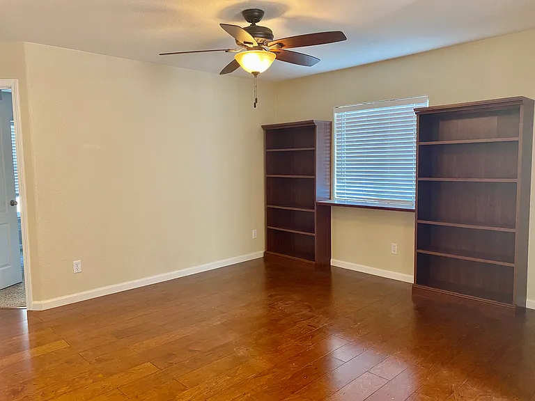 5215 Noyack Way — Photo 4