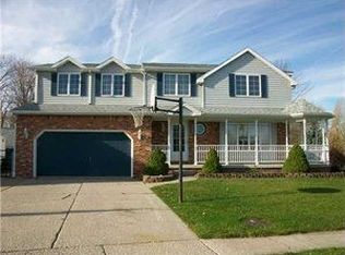 185 Hillpine Rd, Cheektowaga, NY 14227