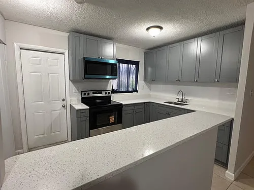 322 SW 2nd St #3 Photo 1