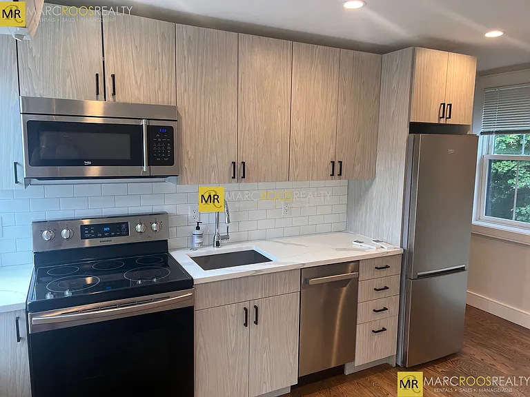 365 Hanover St #7 — Photo 8