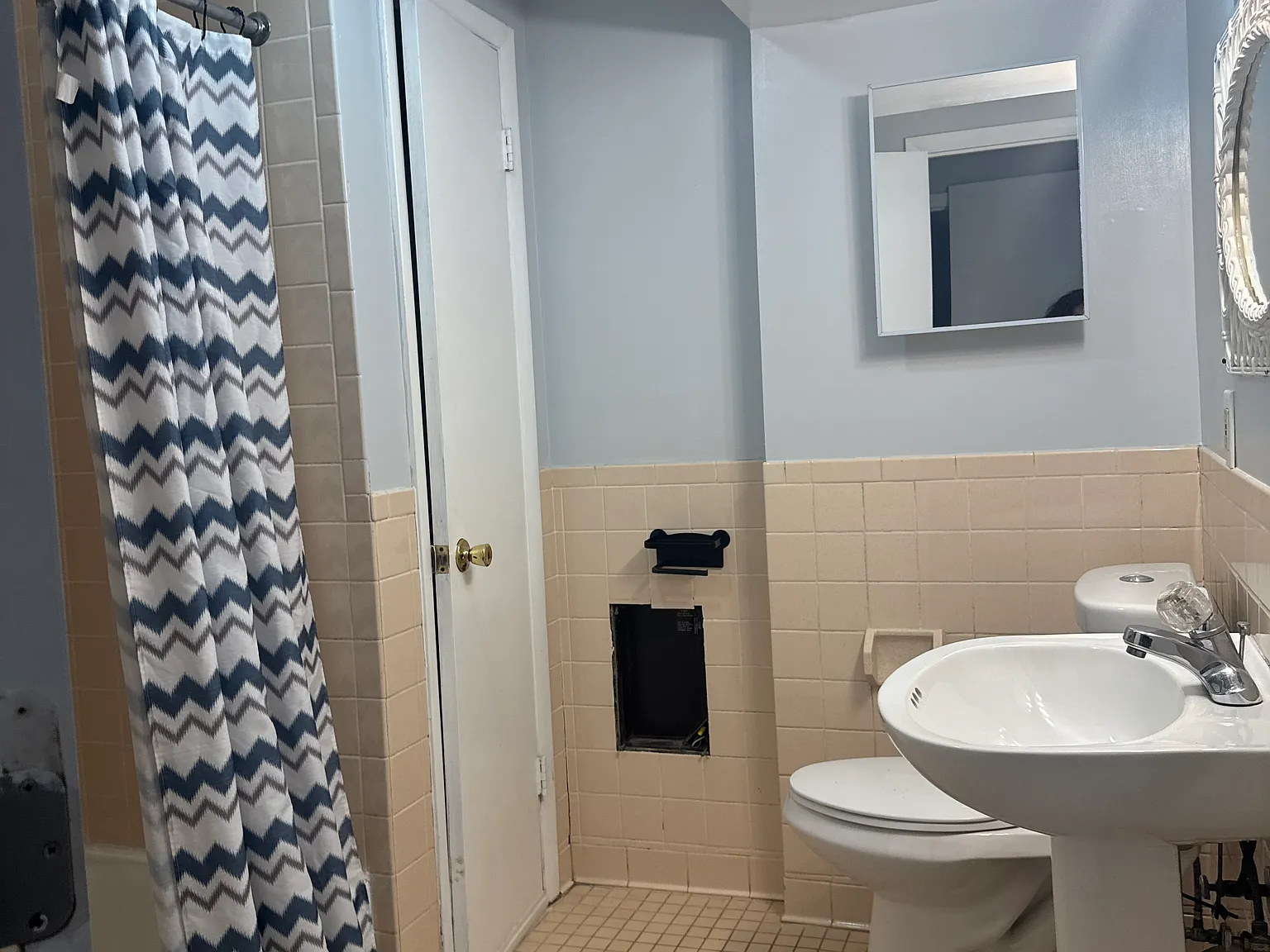 5 bed, 1800 sqft, $3,000 — Photo 2