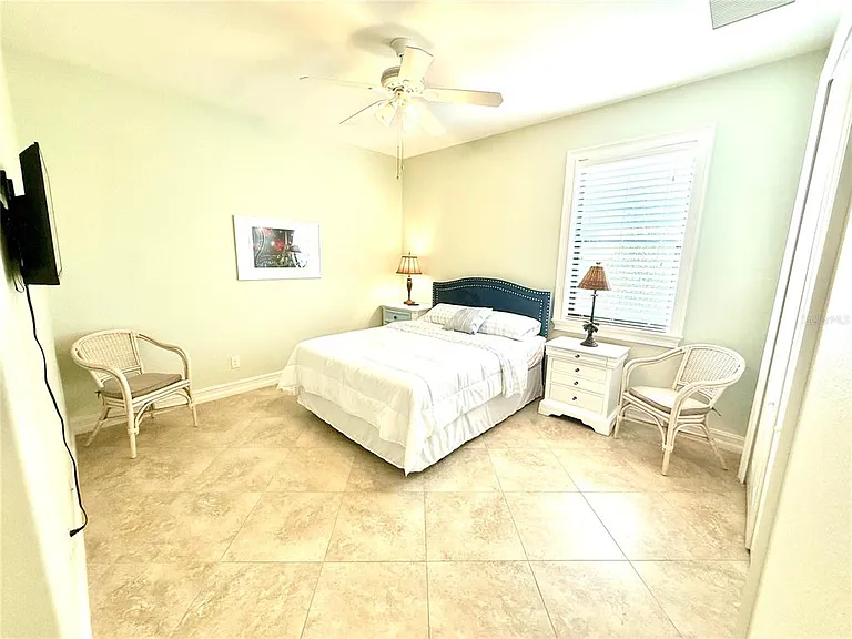 2736 Magdalina Dr — Photo 11