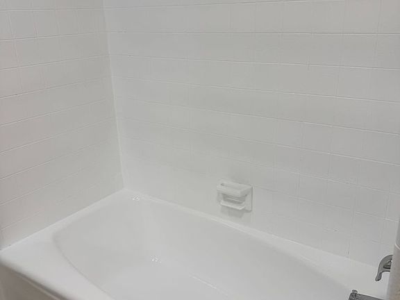 5th image of 303 N Jackson St Unit 103