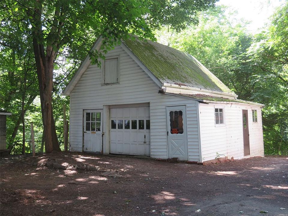 2nd image of 637 1/2 Chenango St