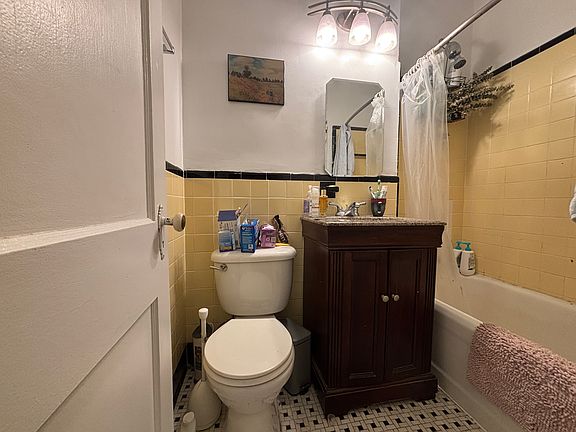 5th image of 125 Marlborough St APT 3
