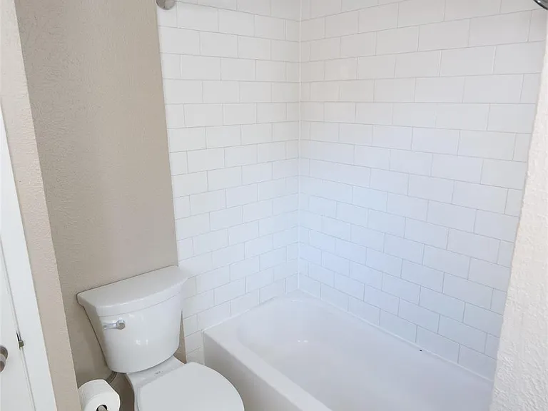 915 Comstock Springs Dr — Photo 15