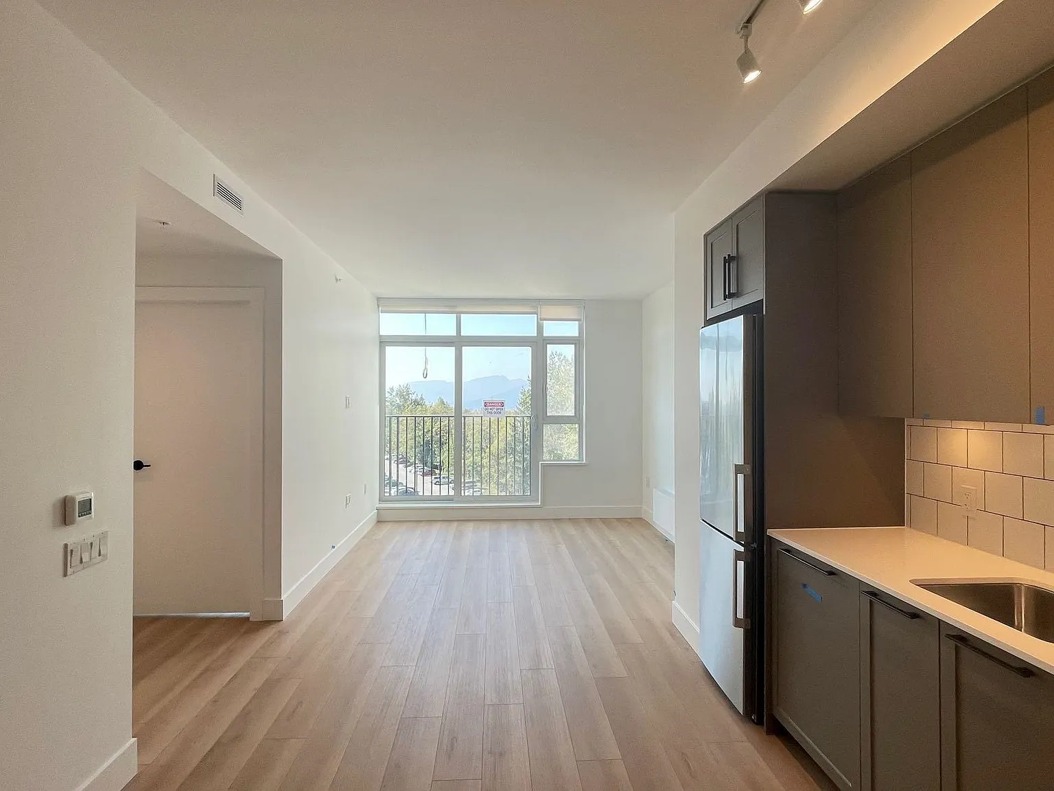 1 bed, 580 sqft, $2,100 — Photo 2