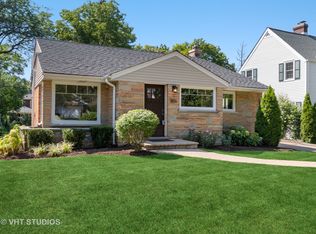 906 Lexington St, Wheaton, IL 60187