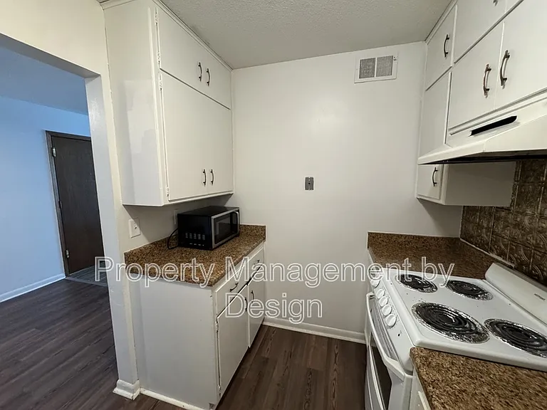 1033 5th St #6 — Photo 6
