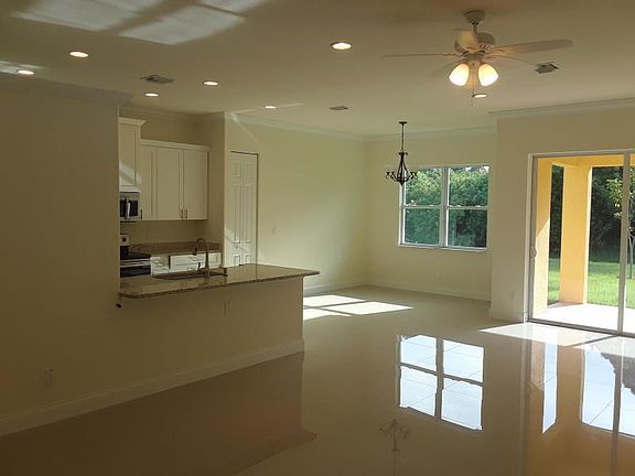 3rd image of 534 SW Hamburg Terrace