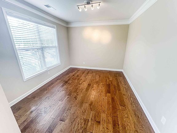 5th image of 428 Hathaway Ave
