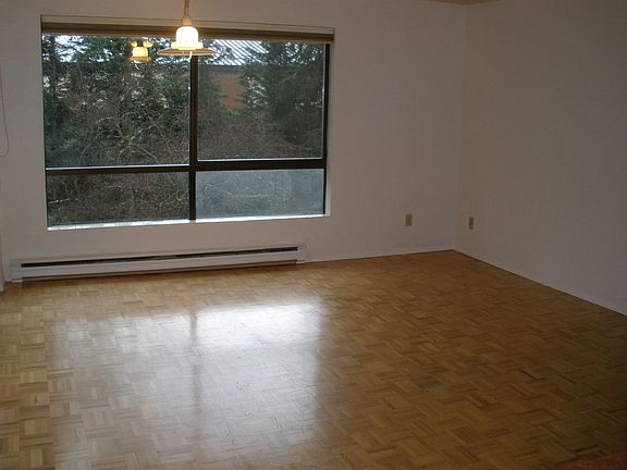 4th image of 5862 NE Park Point Dr