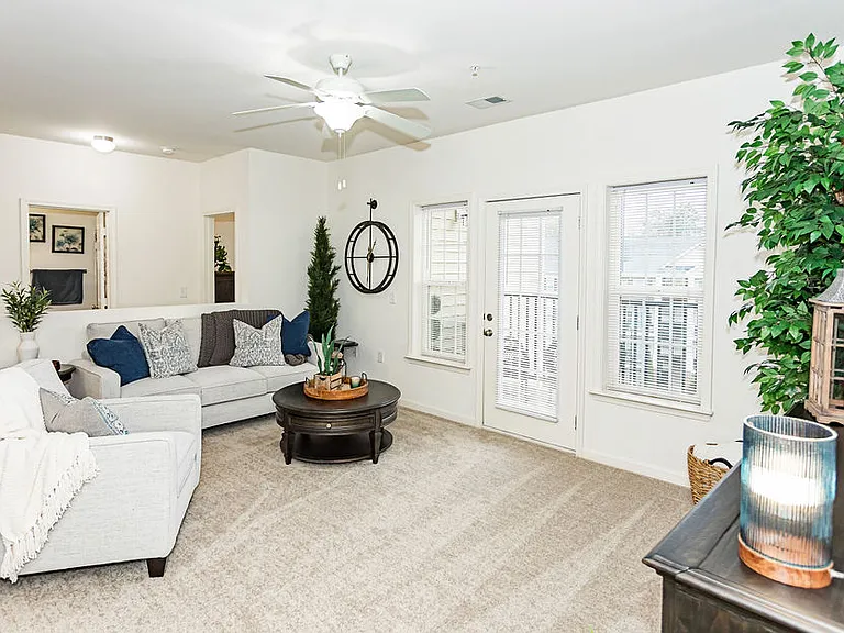 Stafford Place Apartments — Photo 37