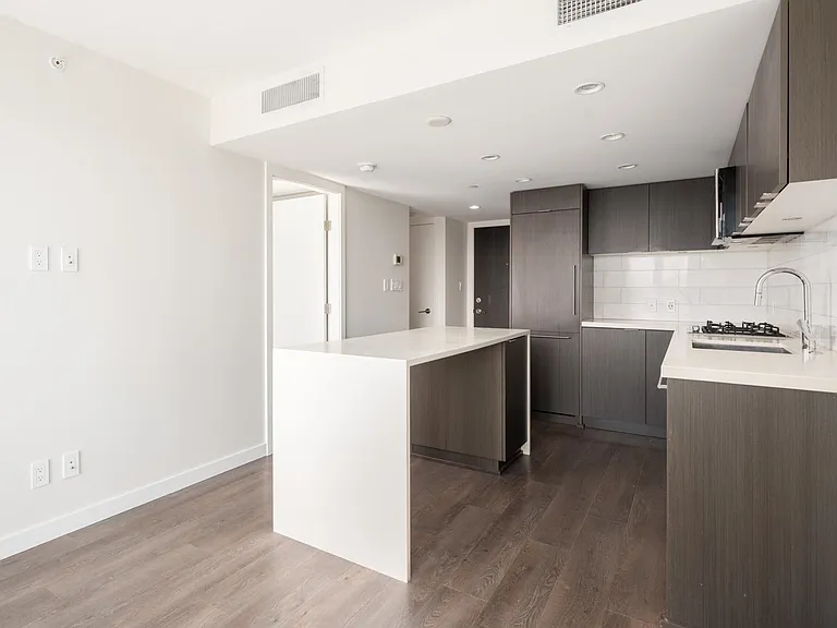 8189 Cambie St #1606 — Photo 18