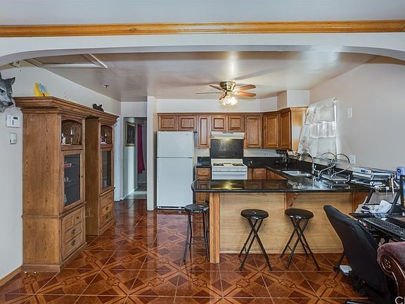 5th image of 15217 Ceres Ave