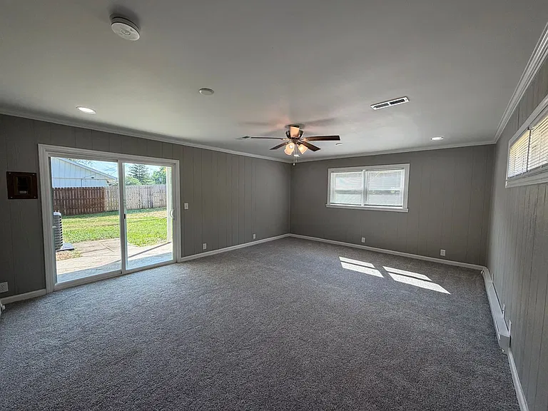 1518 Eastview Ave — Photo 10