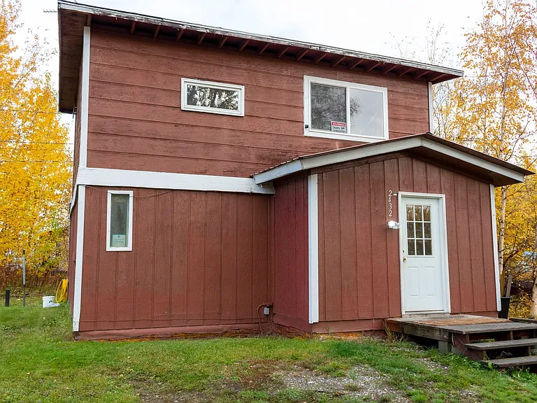2432 Burtis Ave — Photo 1