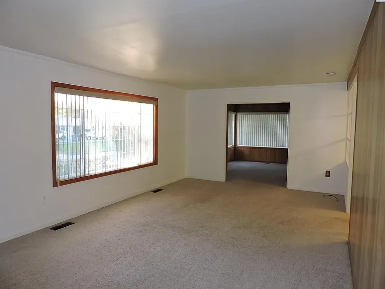 1714 Hunt Ave — Photo 6