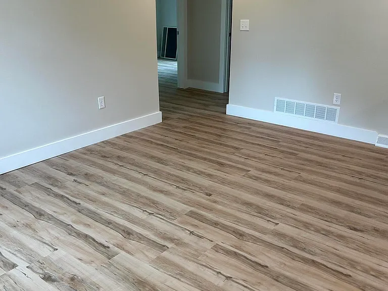 909 E Irvine St — Photo 9