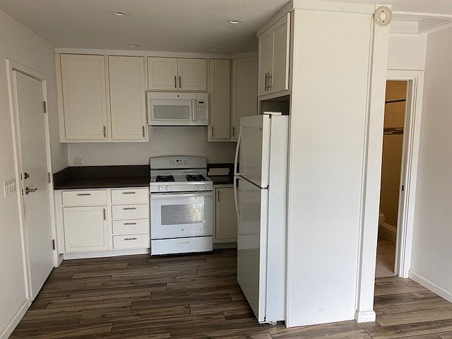 2nd image of 282 1/2 W Prospect St