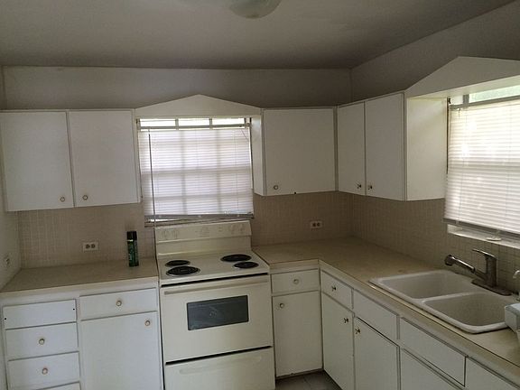 2nd image of 231 NE 171st St