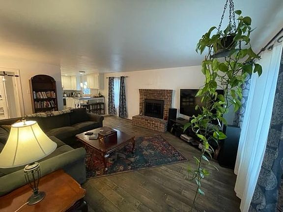 3rd image of 7517 Noble Ave