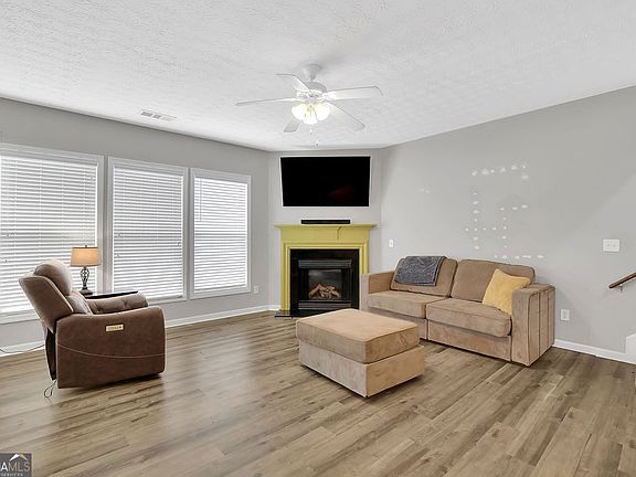 4th image of 203 Quince Rd