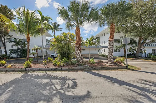 Esquire Apartments Photo 1