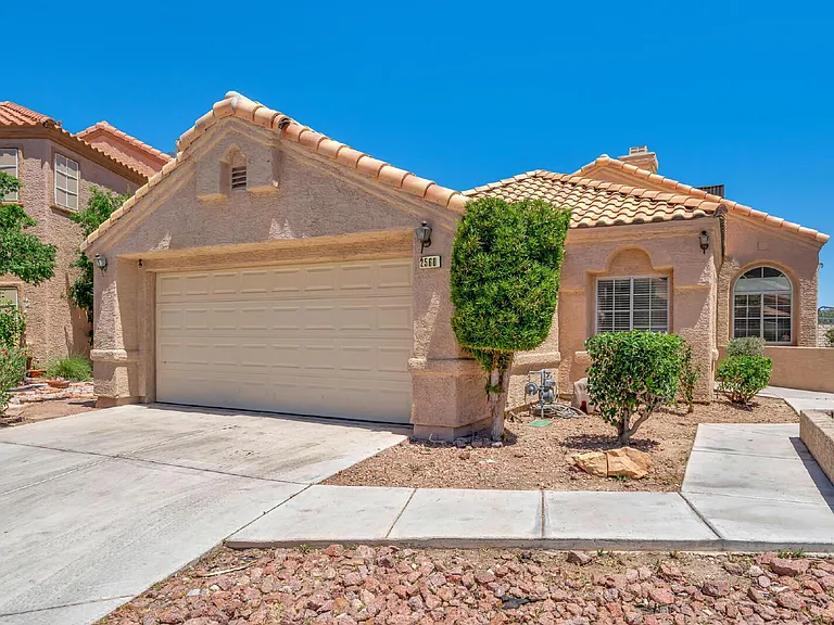 2560 Silver Shadow Dr — Photo 38
